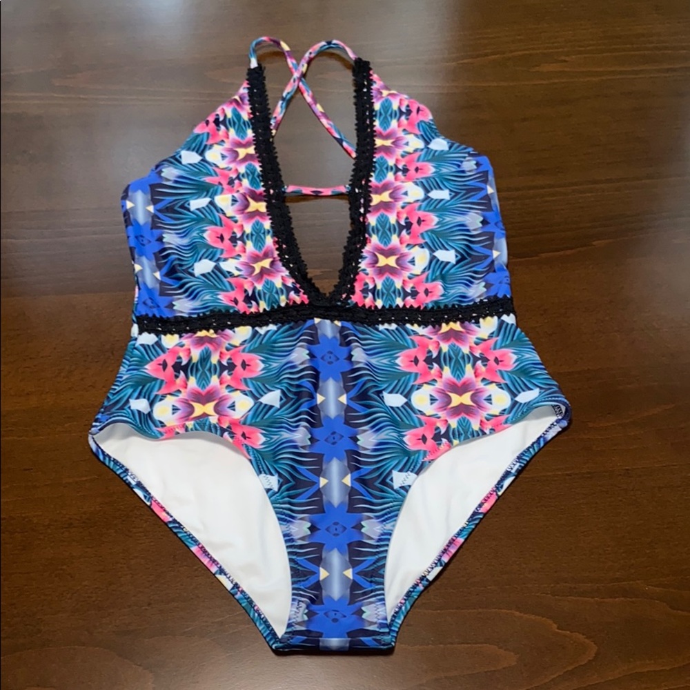 Colorful Cupshe One-Piece Swimsuit, size M. New! - Picture 1 of 10